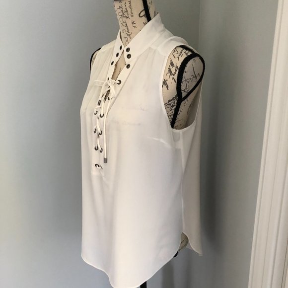 Sleeveless Tie-up Blouse - Picture 4 of 9